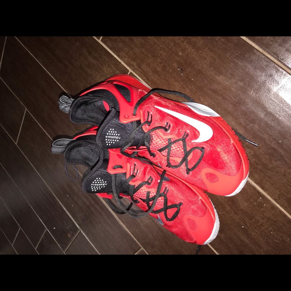 Nike shoes 👟🔴